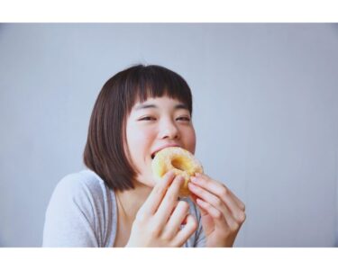 糖尿病の方が知っておきたい間食のコツ：血糖値に優しい選び方と食べ方のアイキャッチ画像