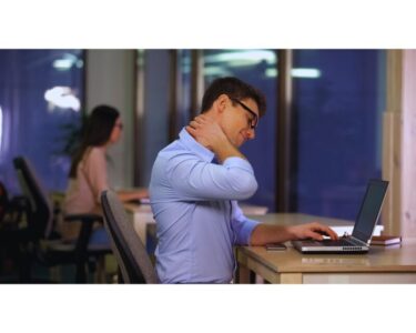 座りすぎに要注意!内科医が解説する「座位行動」の健康リスクと今日からできる対策のアイキャッチ画像